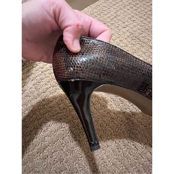 Well worn Tahari brown heels project shoes size 8.5 - Picture 6 of 8